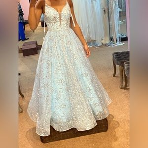 I wore this dress for junior prom in June and no longer need it